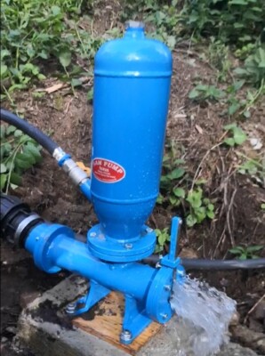Klassische Hydraulischer Widder Pumpe Robust aus Stahl Pumpen ohne Energiekosten