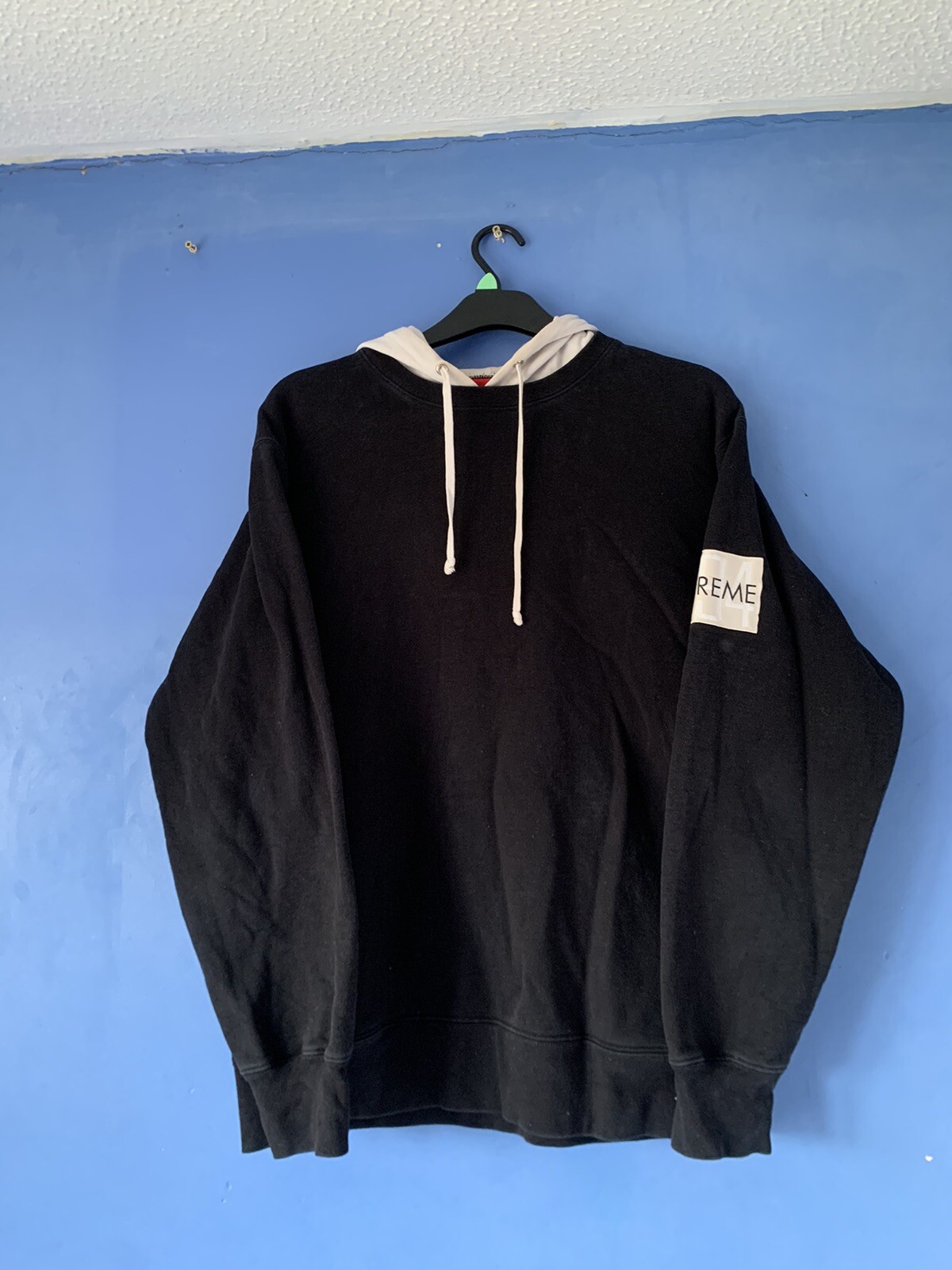 2000s Supreme 1994 Logo Arm Patch Two Tone Hoodie Black/White Size XLarge.
