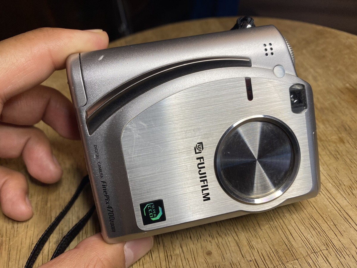 FUJIFILM Fuji FinePix 4700z Compact Digital Camera Silver TESTED