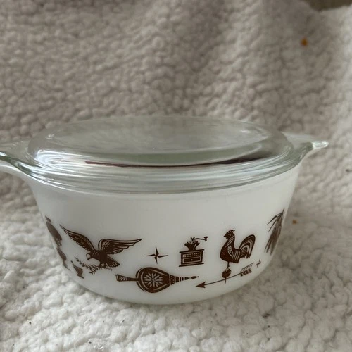 Vintage Pyrex Early American 1 1/2 Quart Round Covered Casserole Dish