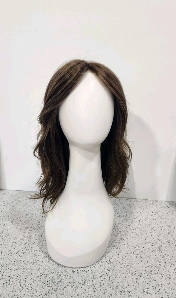 Riley by Henry Margu Encaje Frontal Ondulado 7H Marrón Chocolate con Destacados Caramelo Foto 2 de 4