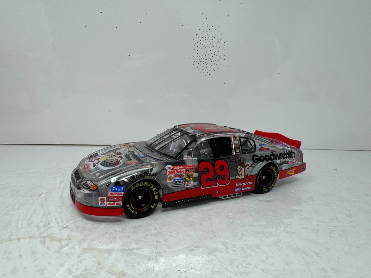 Action NASCAR #29 Kevin Harvick Looney Tunes 2001 Monte Carlo