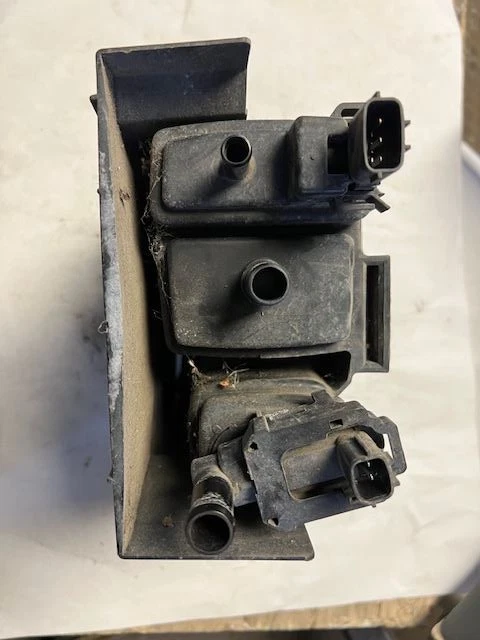 Nissan Versa 2017 bote de vapor de combustible 1,6 L 556488 Foto 3 de 4