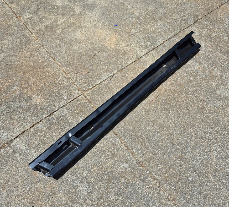 1984-1986 Dodge Daytona Chrysler Laser NOS MoPar para-choque traseiro REFORÇO DE CAPA - Imagem 3 de 4