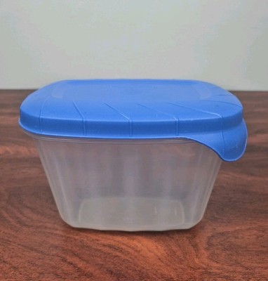 Rubbermaid Servin Saver EZ Open Lid Square Container 1 Quart #E Blue Lid - B