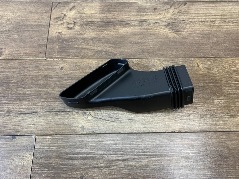 2017-2020 Jaguar XF XE Front Left Air Intake Duct Tube Pipe HK83-9A675-BB OEM - Image 4 of 4