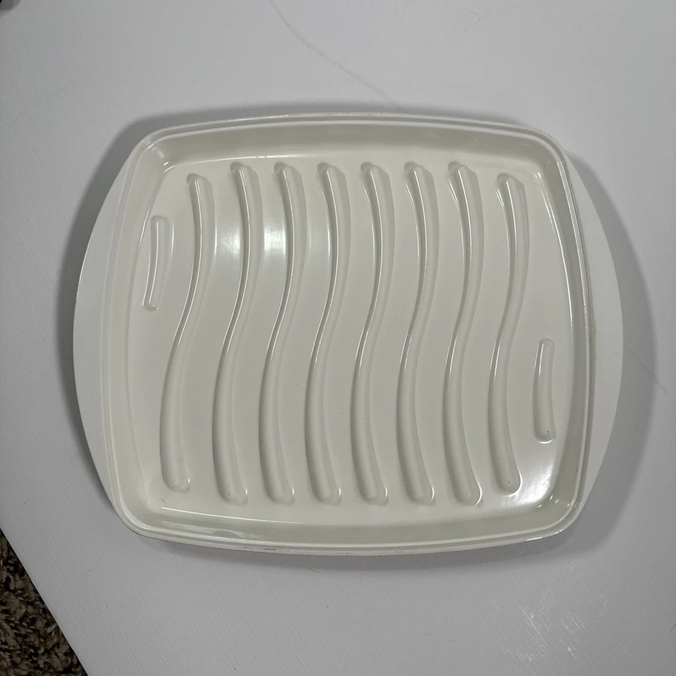 Joie Oink Oink Pig Microwave Bacon Tray & Splatter Lid - Image 2 of 4