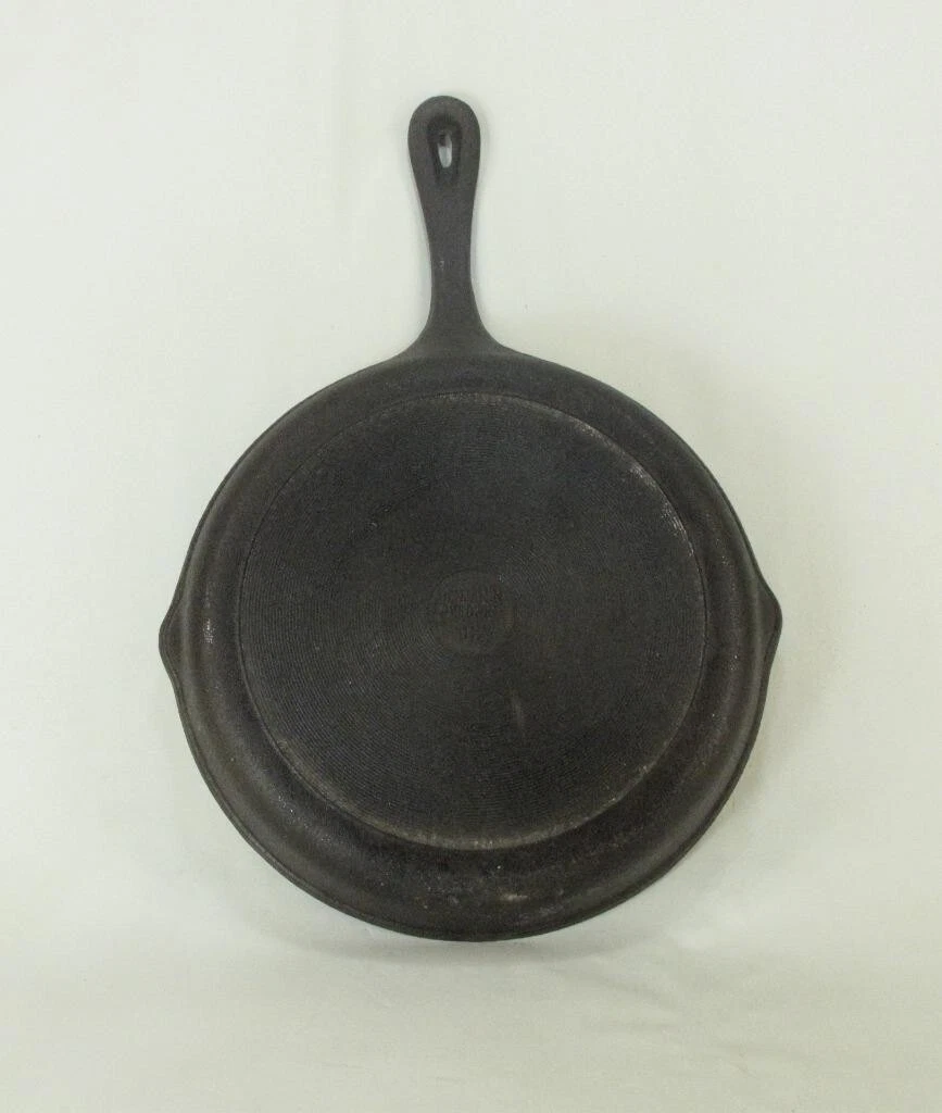 Vintage Benjamin & Medwin Cast Iron Skillet 11 1/2" Two Spout Smooth Bottom