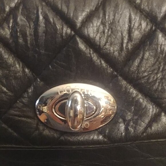 SAINT LAURENT Borsa a tracolla Roberto Uggari Milano Italia nera in pelle trapuntata tracolla catena