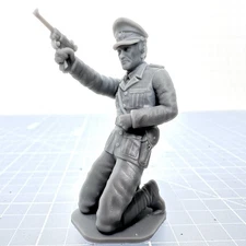 World War 2 German Officer Kneeling Toy Soldier Military Resin 1/32 WW2 Figure