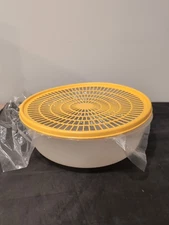 TUPPERWARE 3 Quart Colander/Strainer Bowl # 1835 with Flow through Seal 1836