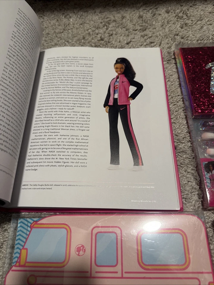 Barbie 65 Libro, Barbie Paleta de Sombras X 2 Plus Aceite Labial Ph Transparente y 5 Esponjas Foto 3 de 4