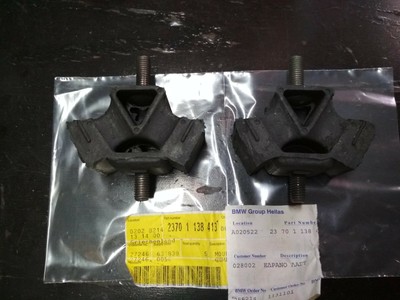 BMW E34 transmission rubber mountings(2) !NEW! GENUINE 23701138413 