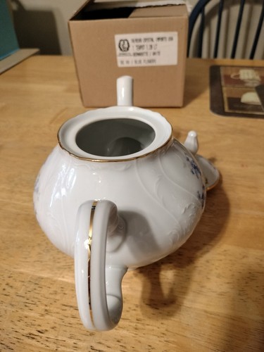 Bernadotte Forget Me Not Czech Fine Bone China teiera alta 7" - tutta nuova con scatola - Foto 8 di 19