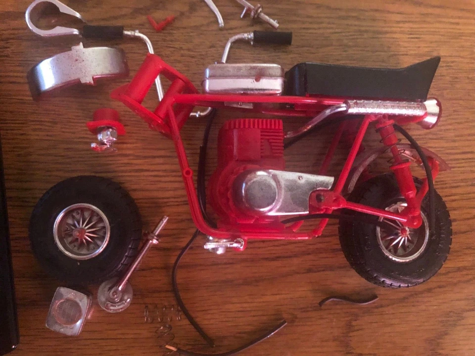 1/8 (2) Rupp MPC minibike model parts - Image 2 of 4