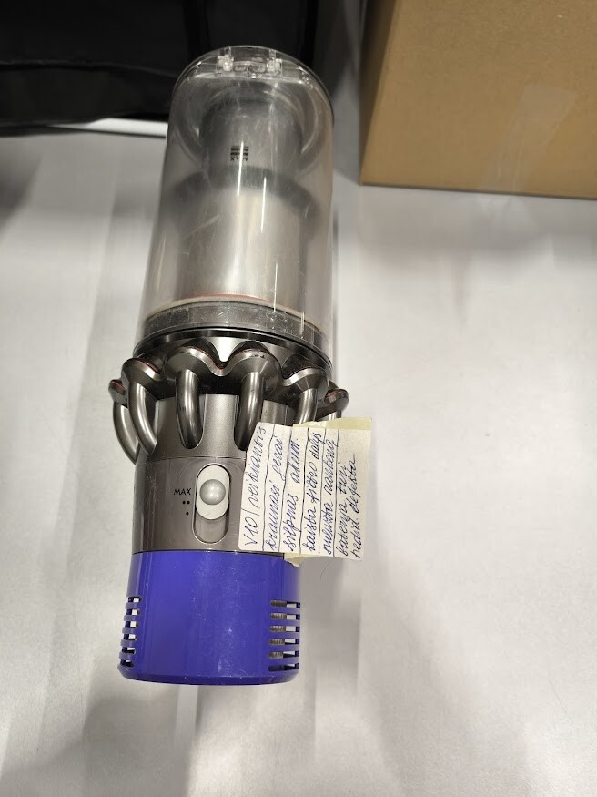 Dyson V10 Vacuum Used with Weak Battery and Heating Filter Issue