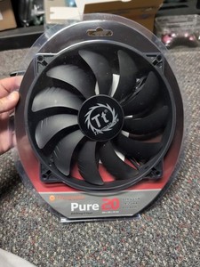 Thermaltake Pure 20 Computer Case Fan 200mm Black NEW