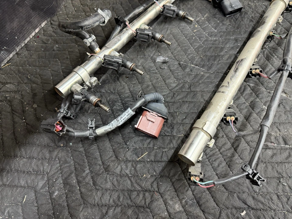 2016-2018 Audi r8 v10 Oem Fuel Rails And Injectors - Image 2 of 4