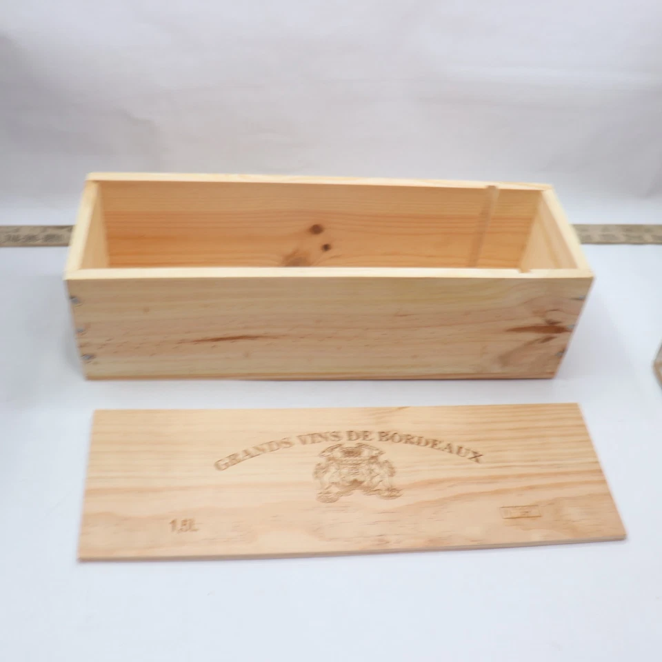 Vino Tinto 1.5L 15-1/4"L x 5"W x 5-3/4"H Sin Caja de Botella de Vino Solo Foto 3 de 4