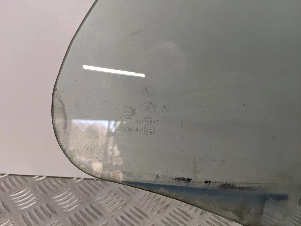 SUBARU IMPREZA TURBO 2000 AWD 4 PUERTAS BERLINA 1998 VENTANA PUERTA (LADO CONDUCTOR TRASERO) Foto 2 de 3