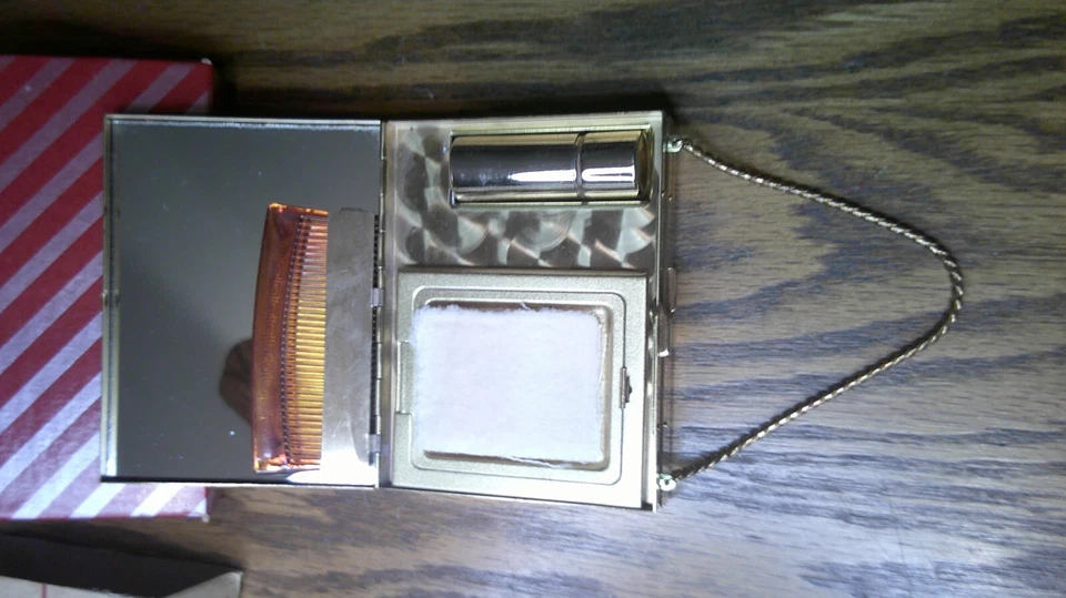 Monedero tejido canasta señora líder tono dorado MCM lápiz labial, cigarrillos, NOS Z101 Foto 4 de 4