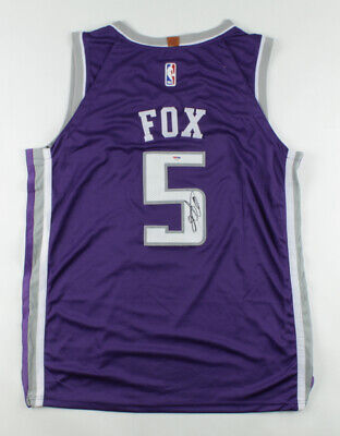 De'Aaron Fox Signed Sacramento Kings Jersey (PSA COA) 2017 #5 Overall –  Super Sports Center