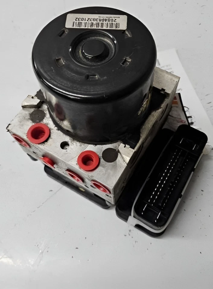 2014 Chrysler 300 ABS Anti-Lock Brake Pump Assembly OEM - Image 2 of 4