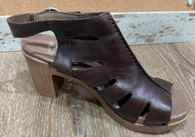 Dansko Demetra Leather Sandal EU 39 (US 8 8.5)   LEFT SHOE ONLY