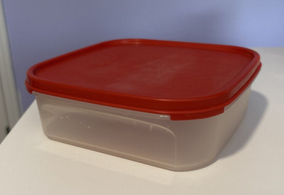 Vintage Tupperware 1619 Red Lidded Square 5 Cup Storage Container *WORN