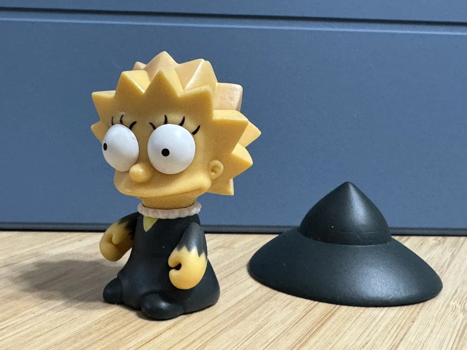 Figura Vinilo Kidrobot Simpson Bruja Lisa Casa del Árbol del Horror Halloween Foto 2 de 2