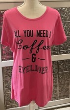 ¡NUEVO SIN ETIQUETAS!  Camiseta para mujer Alstyle manga corta rosa "café y delineador de ojos" talla XL