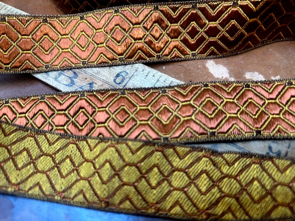 fita vintage bordada algodão acabamento de seda 1 1/8" 1yd feita na França - Imagem 3 de 4