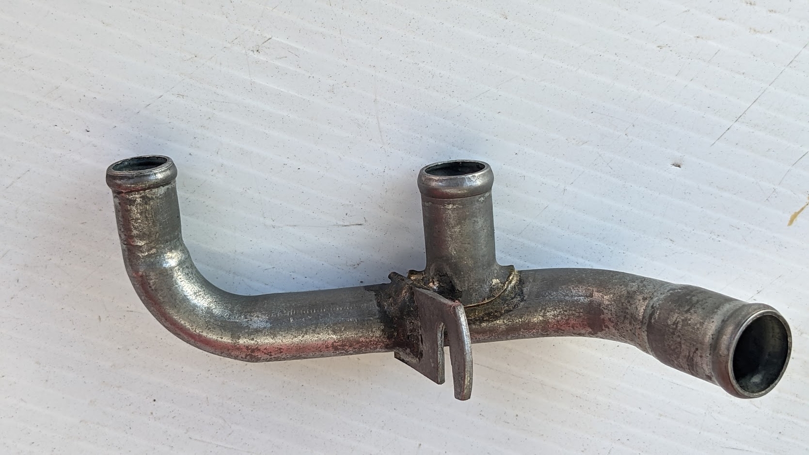 Ferrari 308 INTAKE MANIFOLD AUXILIARY AIR REGULATOR PIPE