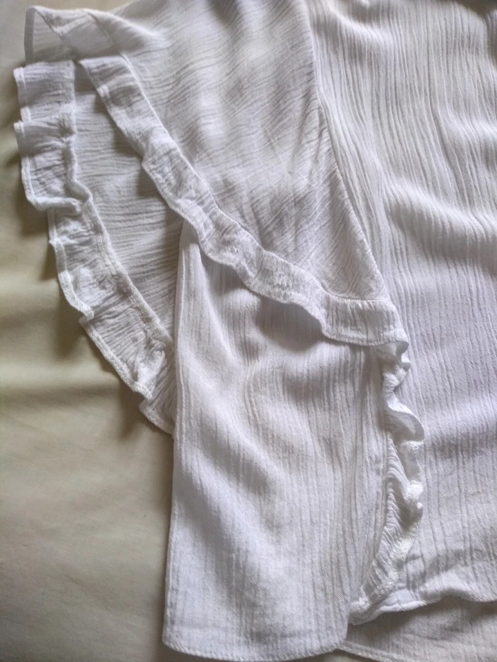 Topshop white crinkle effect cropped shirt with flutter sleeves Size 4 Petite - Image 4 of 4