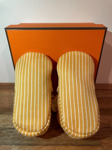 Hermes Paris Passe-Passe Baby Booties in Honey Yellow Size 19 - Picture 4 of 7