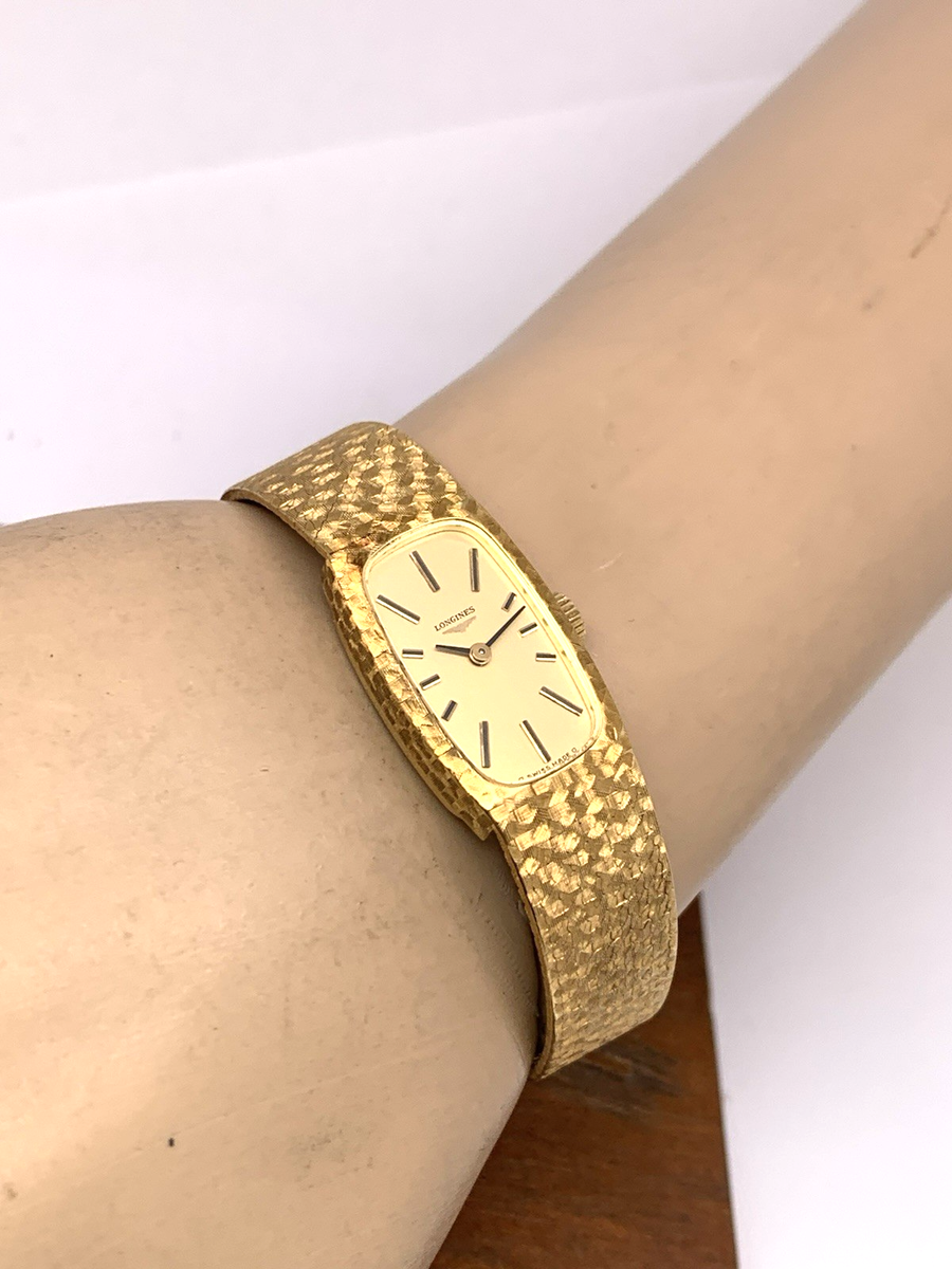 Longines Womens Watch 18k Yellow Gold Textured Vintage 1974  display picture 2