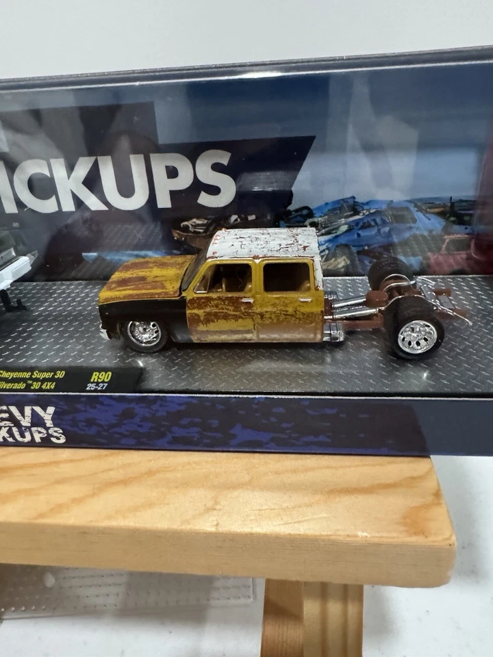 M2 Machines Auto-Haulers Release 90 (36000-90)Chevy pick Up trucks - Image 4 of 4