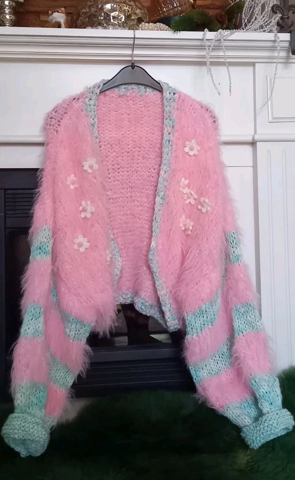 Damenmode Strickjacke Mit Blümchen Boho Hippie Schaby Chic Impressionen Gr 36/42 - Bild 3 von 4