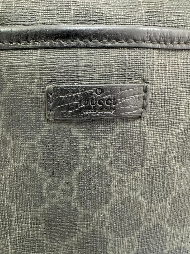 Bolso Mensajero GUCCI GG Supreme Monograma Negro Gris Foto 2 de 4