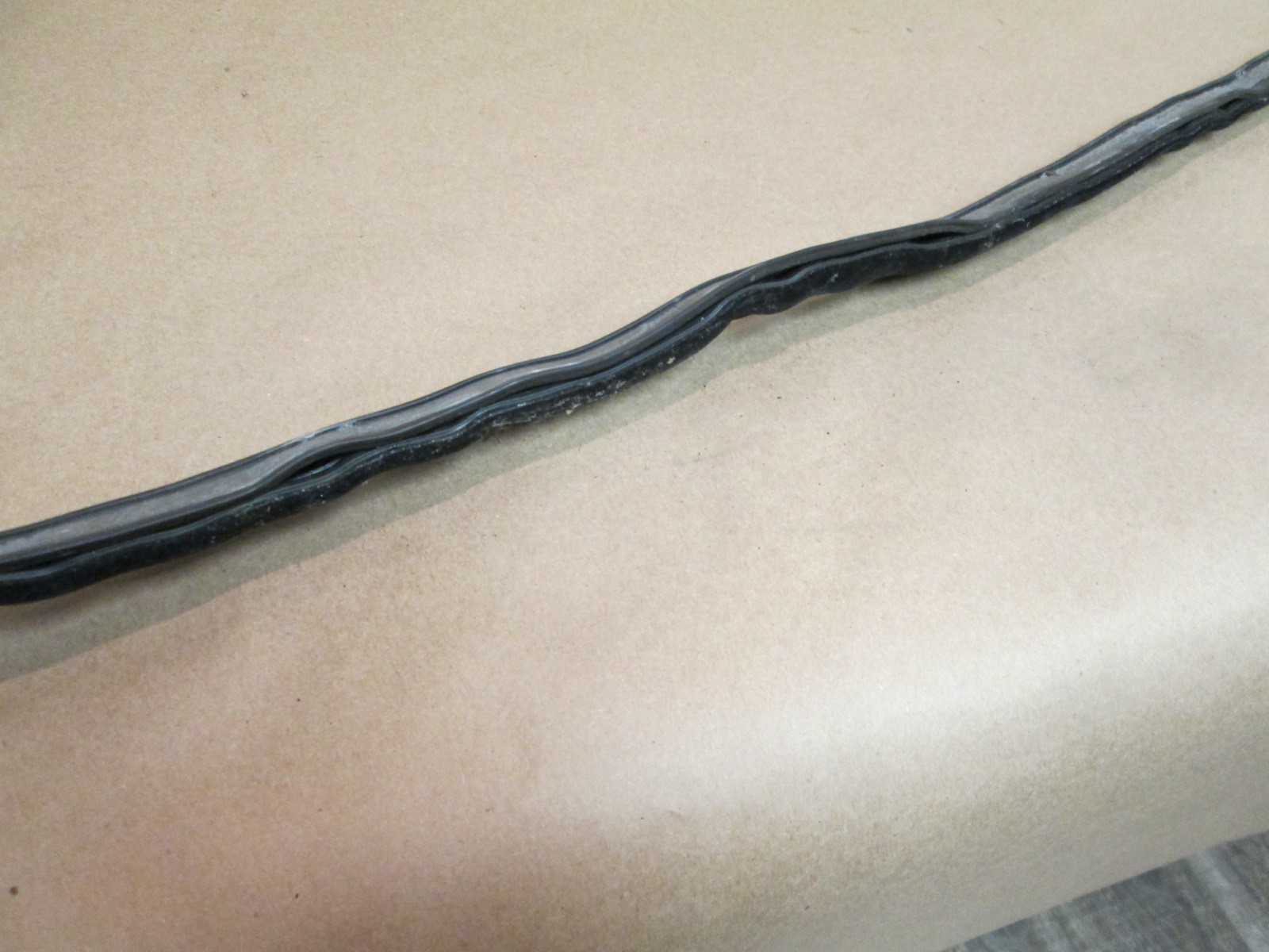 Maserati Quattroporte - LH Rear Door Rubber Gasket / Glass Guide 