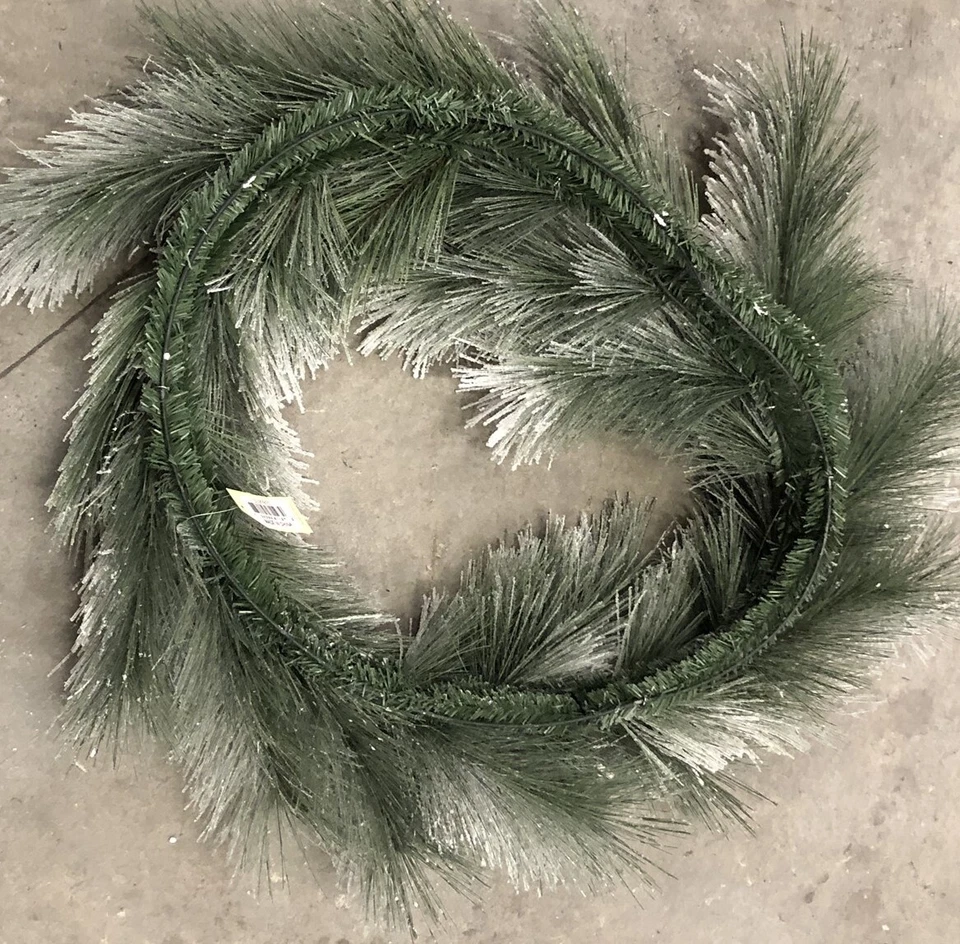 Vickerman K224730 30 дюймов Венок из матовой пихты Дугласа с 360 наконечниками, зеленый - Изображение 2 из 2