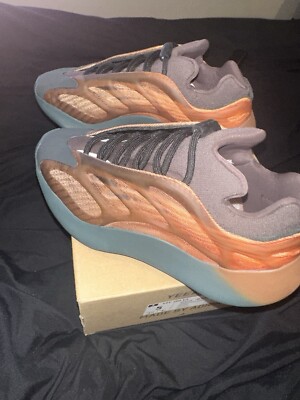 Size 5 - adidas Yeezy 700 V3 Copper Fade