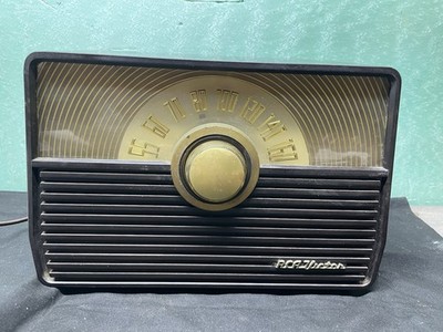Vintage 1940s Radio RCA Victor AM Tube Radio Model 1-X-51 Bakelite