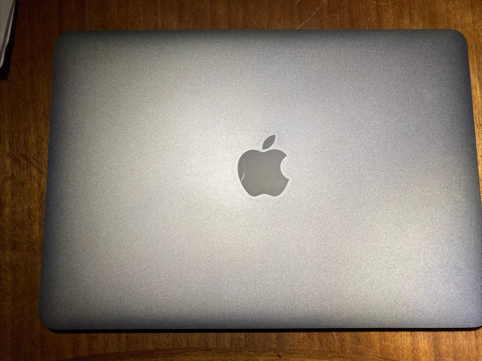 MacBook Air mit dem Betriebssystem Linux Mint