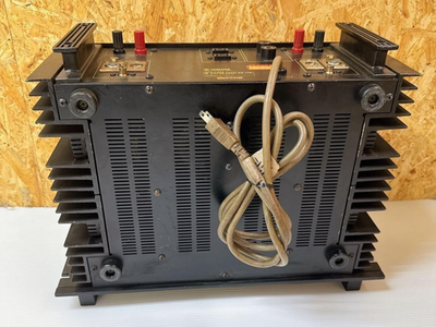 Yamaha P-2200 2-Channel Professional Power Amplifier Black 20Hz