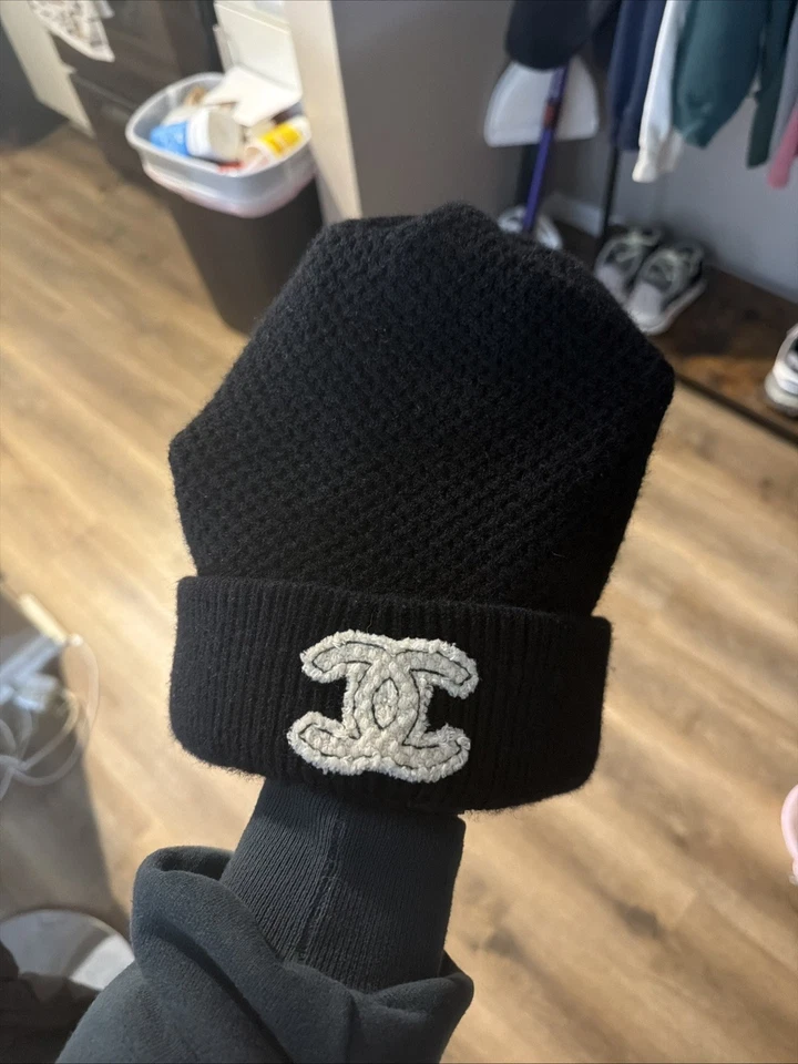 Auténtico gorro Chanel negro cachemir blanco roto logotipo CC Foto 4 de 4