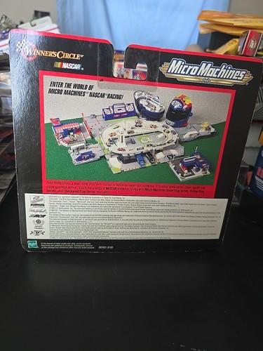 1999 - WINNER'S CIRCLE - MICRO MACHINES - JEFF GORDON YELLOW FLAG SERIES - Picture 3 of 4