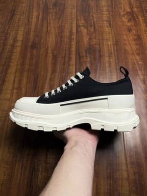 靴 ALEXANDER McQueen Tread Slick Alexander McQueen Tread Slick Mens Black White Canvas Sneakers
