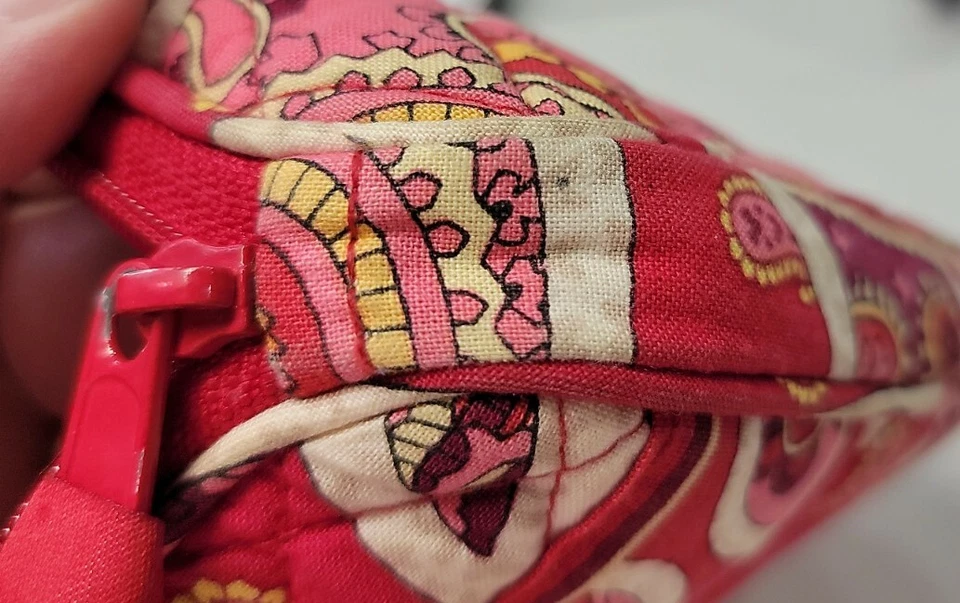 VERA BRADLEY TABLET CASE IN ROSY POSIES SPRING 2012 - Image 3 of 4