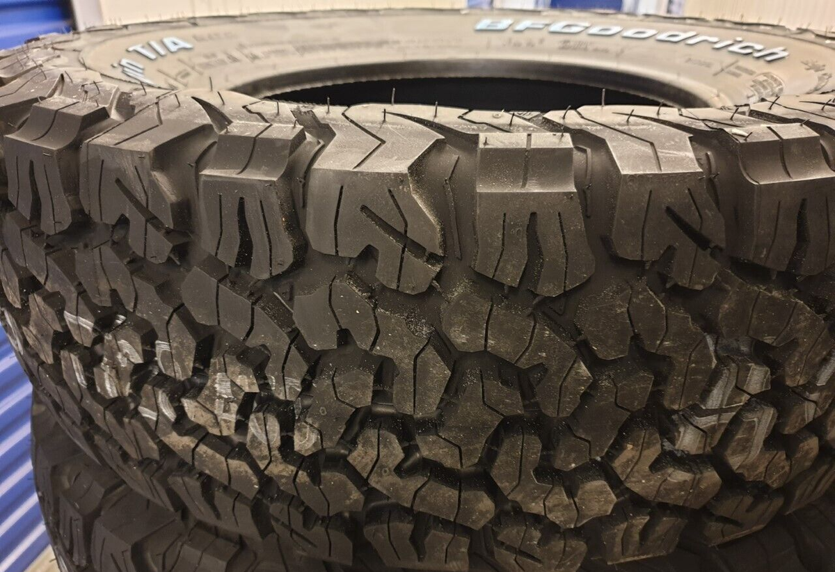 2X BF GOODRICH KO2 235/70/16 235 70 R16 104S T/A RWL 235 70